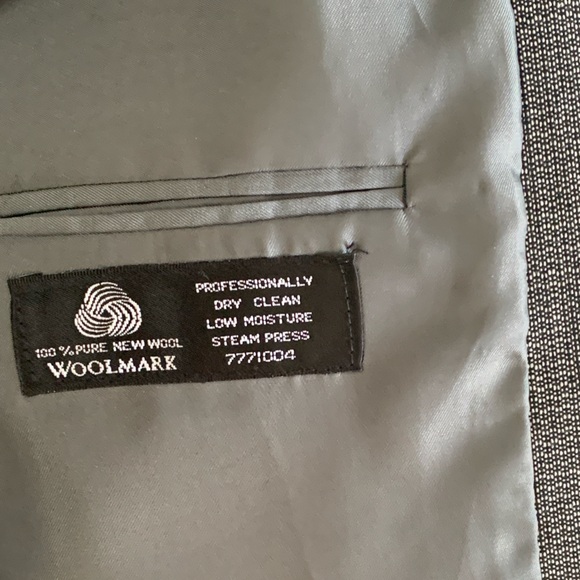 Black Herringbone 100%wool suit. - Picture 11 of 12